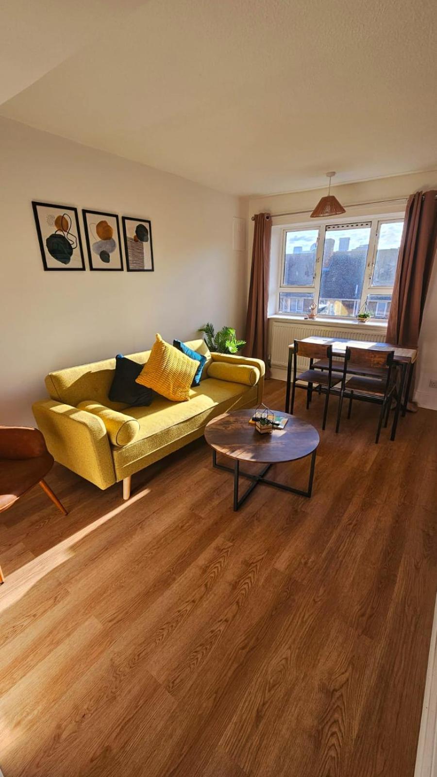 Excel O2 Stunning Large 3 Bedroom Apartment With Balcony 런던 외부 사진