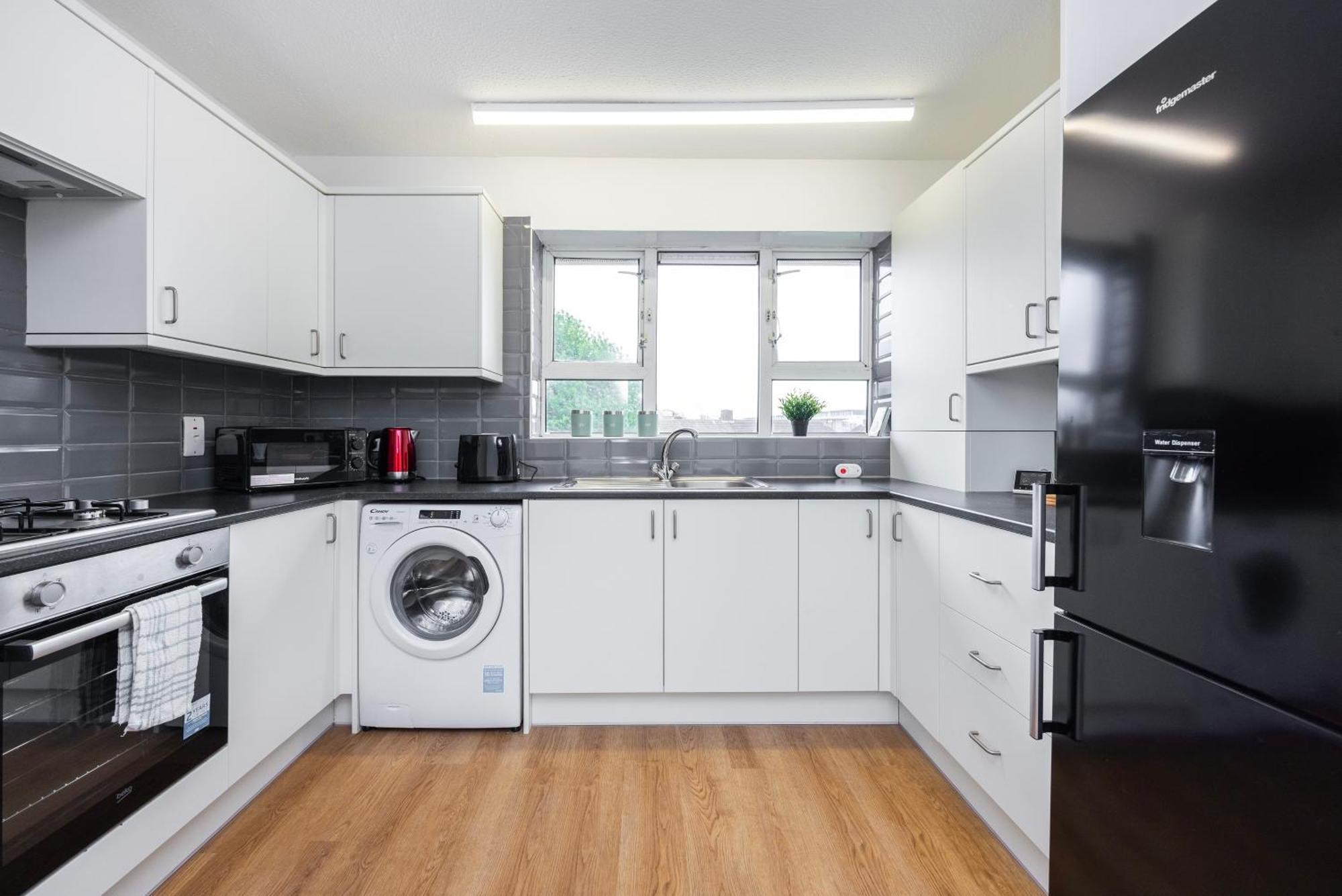 Excel O2 Stunning Large 3 Bedroom Apartment With Balcony 런던 외부 사진