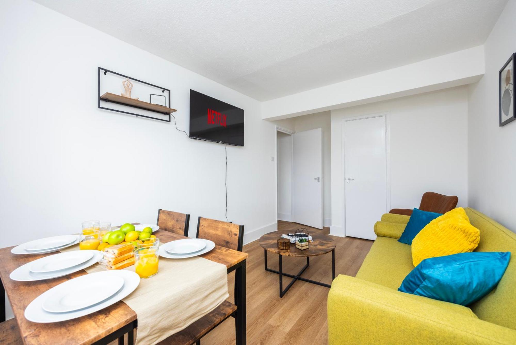 Excel O2 Stunning Large 3 Bedroom Apartment With Balcony 런던 외부 사진