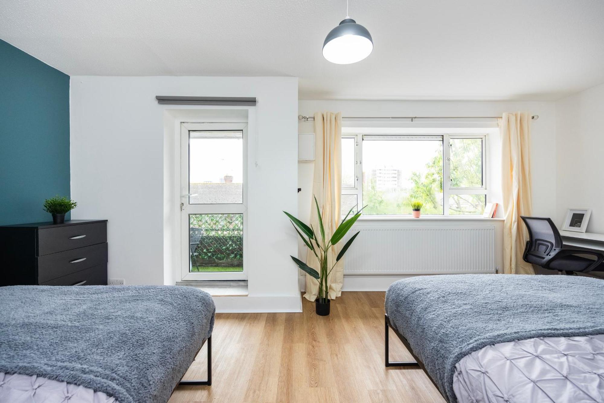 Excel O2 Stunning Large 3 Bedroom Apartment With Balcony 런던 외부 사진