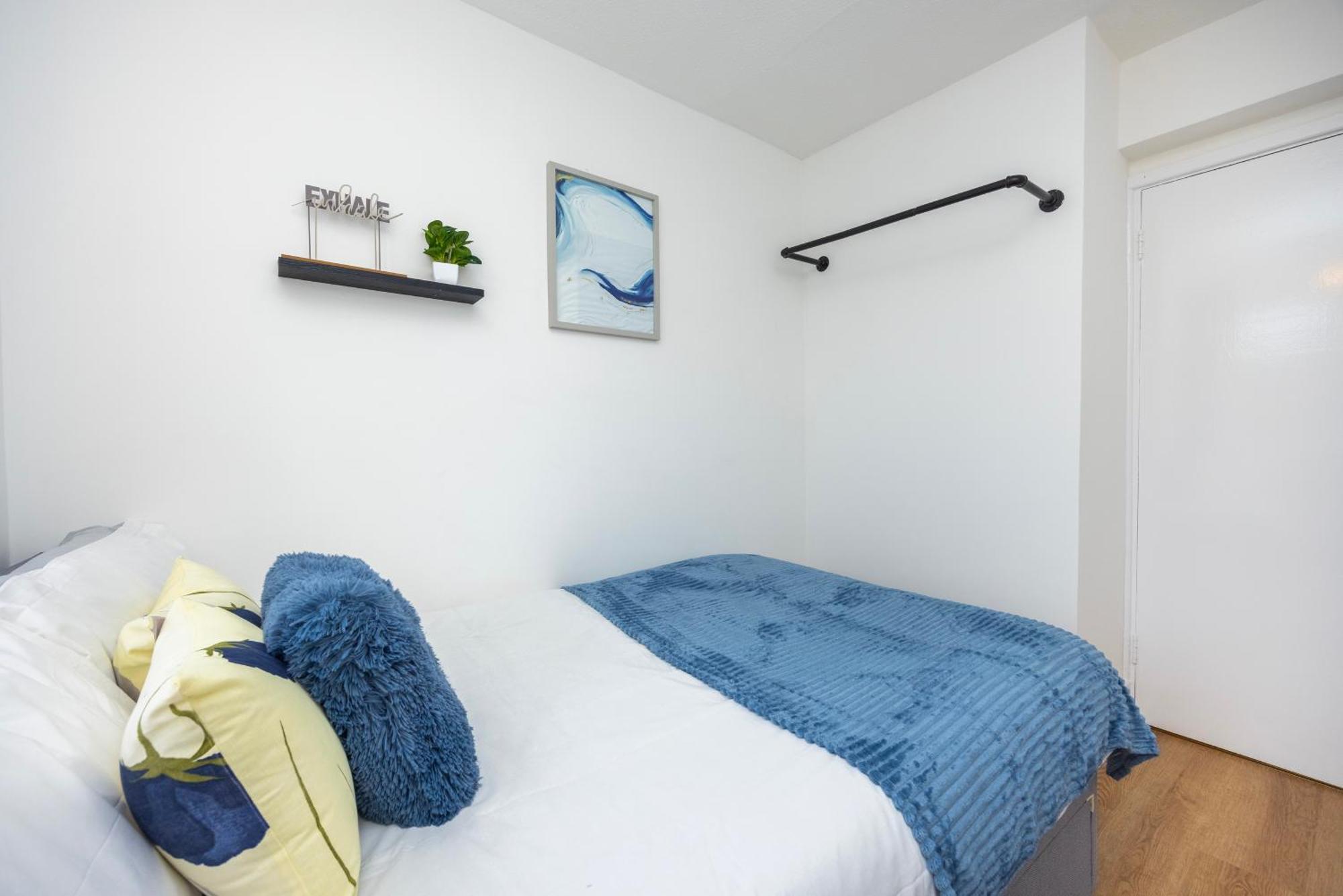 Excel O2 Stunning Large 3 Bedroom Apartment With Balcony 런던 외부 사진